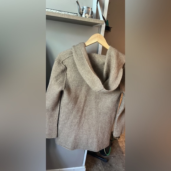 Cardigan - Picture 1 of 2